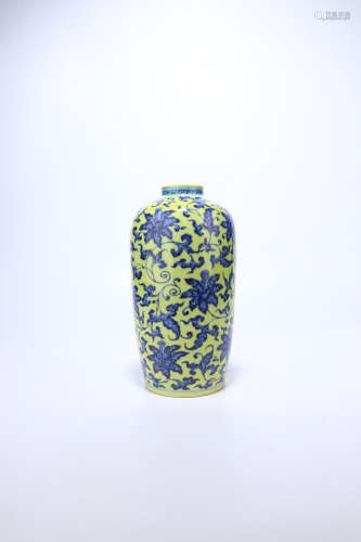 chinese yellow ground blue and white porcelain vase