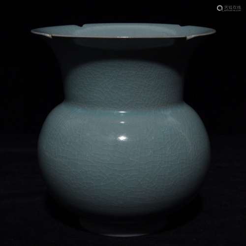Porcelain Ru Kiln Vase With Pattern