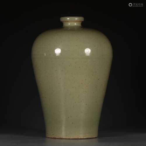 Porcelain Xuande-Nianzhi Mark Cyan-Blue Plum Vase