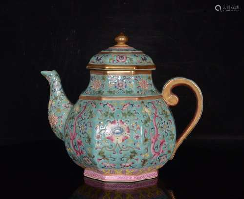 Porcelain Enameled Gilt Dragon Pattern Pot