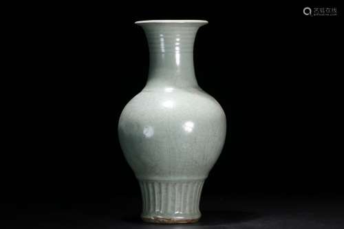 Porcelain Longquan Kiln Vase