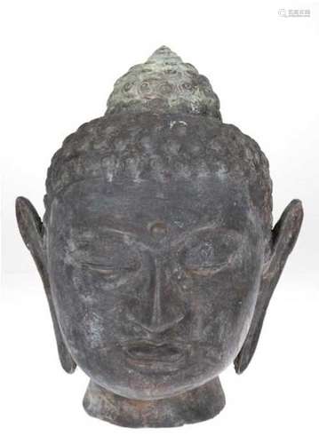 Großer Buddha-Kopf, Messing, Hohlguß, Gebrauchspuren, H. 34 cm