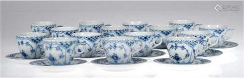 15 Mokkatassen mit UT, Royal Copenhagen, Musselmalet Halbspitze, Tasse H. 5,5 cm