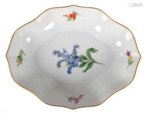 Meissen-Schälchen, Bunte Blume 1, Goldrand, 2 Schleifstriche, 15,5x12 cm