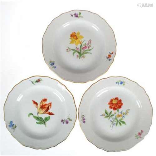 3 Meissen-Teller, Bunte Blume 1 und 2, Goldrand, Neuer Ausschnitt, 2x 1. Wahl, 1x1924-1934 mi