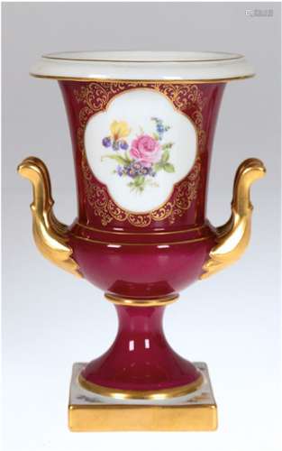 Kratervase, Küps, Lindner-Porzellan, roter Fond, in gold gerahmter Kartusche polychromeBlume