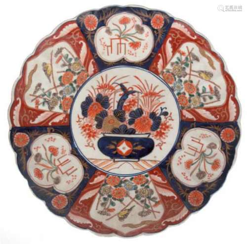 Imari-Platte, Porzellan, Japan, Meiji-Periode, 19. Jh., mit einem Imari-Muster von Vase inzen