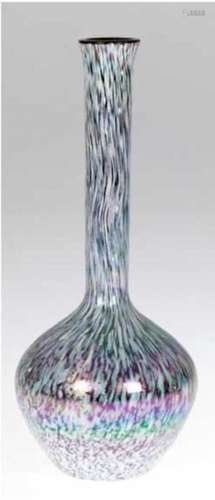 Murano-Vase, mit weiß, lila und grün schimmerndem Überfang, H. 23 cm