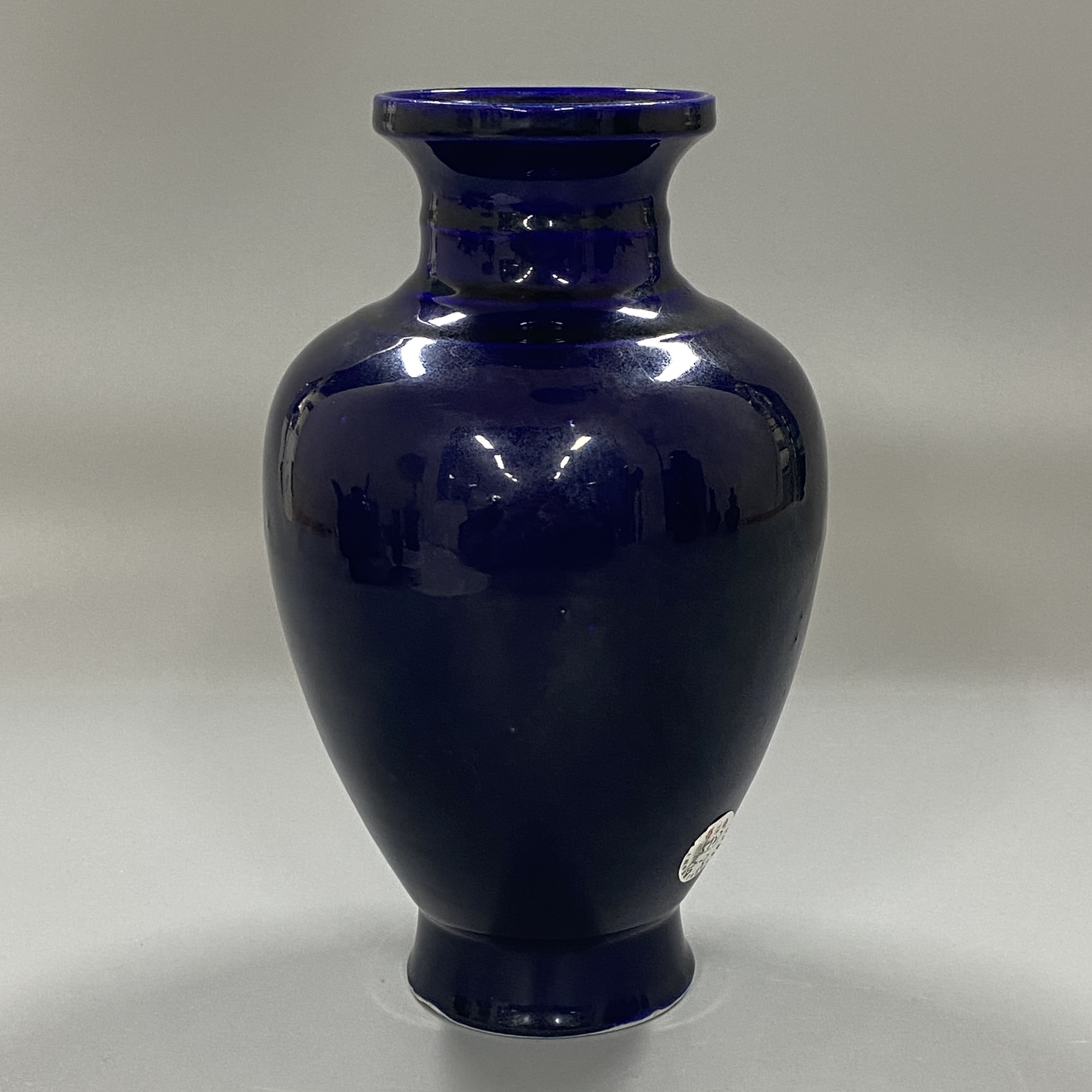 现代茄皮紫釉瓷器图片图片