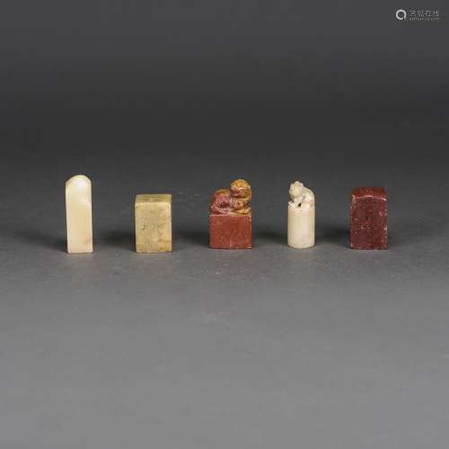 LOT OF 5, A GROUP OF CHINESE SHOUSHAN SOPASTONE SEALS