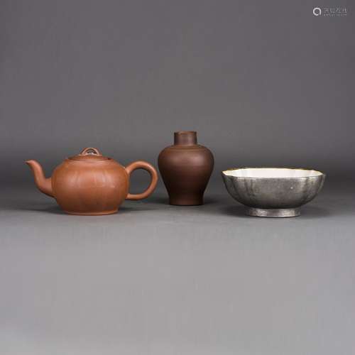 LOT OF 3, A GROUP OF CHINESE ZISHA TEAPOT, JAR AND BOWL