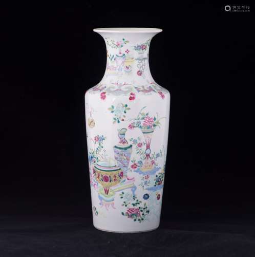 A LARGE CHINESE FAMILLE ROSE VASE