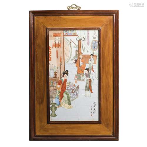 A CHINESE FAMILLE ROSE PLAQUE PAINTED WITH FIGURE