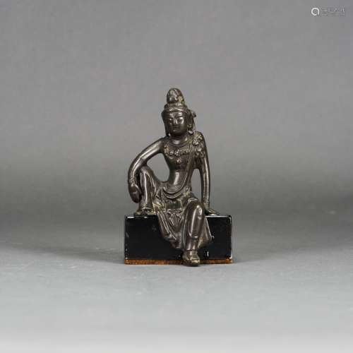 A CHINESE BRONZE FIGURE OF GUANYIN