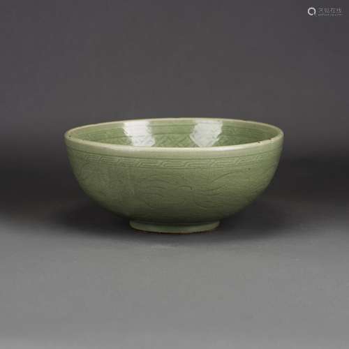 A CHINESE LONGQUAN CELADON BOWL