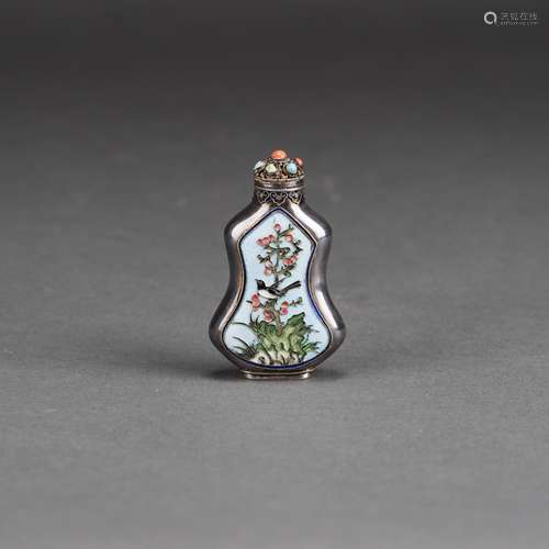 A CHINESE CLOISONNE-ENAMEL SILVER SNUFF BOTTLE