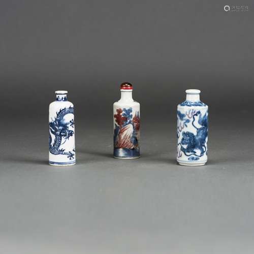 LOT OF 3, A GROUP OF CHINESE COPPER-RED DECORATED BLUE AND WHITE SNUFF BOTTLES