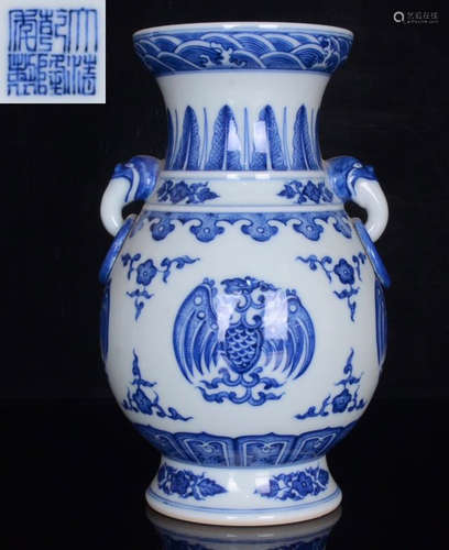 DAQINGQIANLONGNIANZHI MARK BLUE&WHITE GLAZE VASE