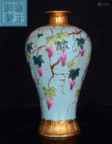 YONGZHENGNIANZHI MARK ENAMELED GLAZE VASE