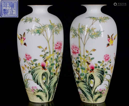 YONGZHENGNIANZHI MARK ENAMELED GLAZE VASE PAIR