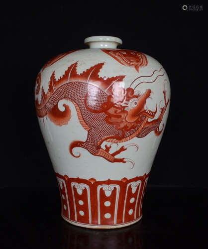 RED GLAZE MEIPING VASE PAINTED WITH DRAGON PATTERN