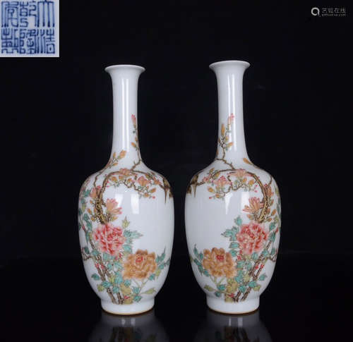 QIANLONG MARK FAMILLE ROSE GLAZE VASEPAIR