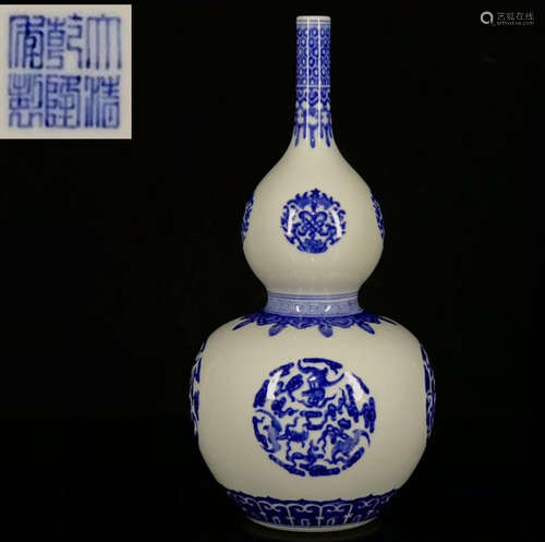 QIANLONG MARK BLUE&WHITE GLAZE GOURD VASE