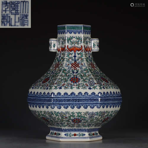 DAQINGQIANLONGNIANZHI MARK DOUCAI GLAZE VASE