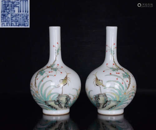 QIANLONG MARK FAMILLE ROSE GLAZE VASE PAIR