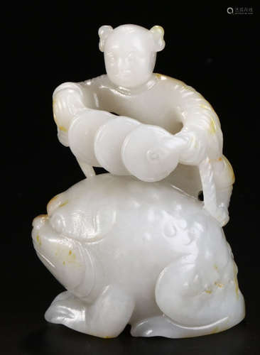 HETIAN JADE PENDANT CARVED WITH FIGURE&TOAD