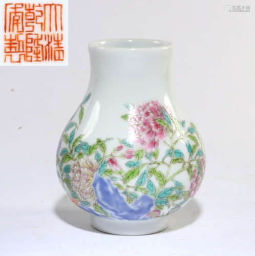 DAQINGQIANLONGNIANZHI MARK FAMILLE ROSE GLAZE VASE