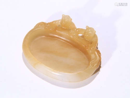 HETIAN JADE CARVED BRUSH WASHER WITH FIGURE