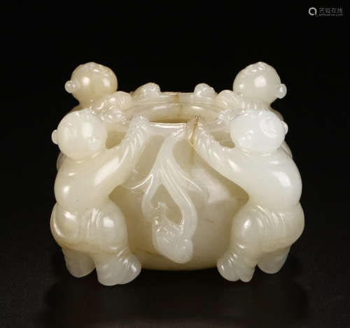 HETIAN JADE CARVED BRUSH WASHER WITH FIGURE