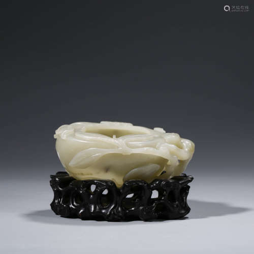 A White Jade Brush Washer with Standing