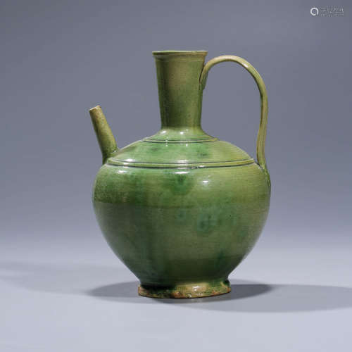 A GREEN-GLAZED PORCELAIN EWER