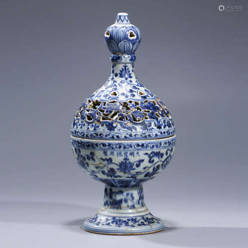 A  BLUE AND WHITE PORCELAIN INCENSE BURNER