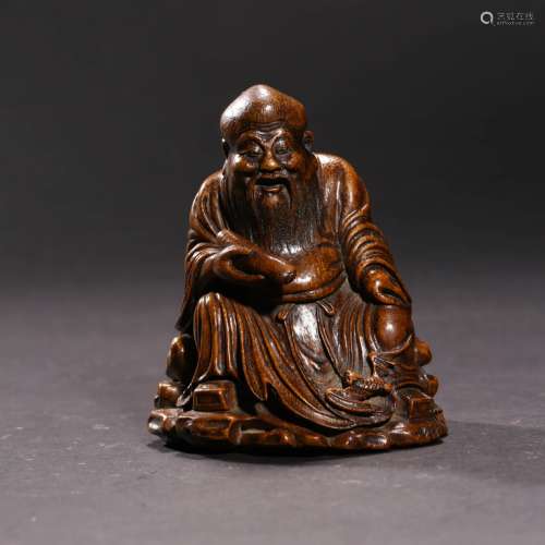 A CARVED BAMBOO ‘OLD MAN’ ORNAMENT