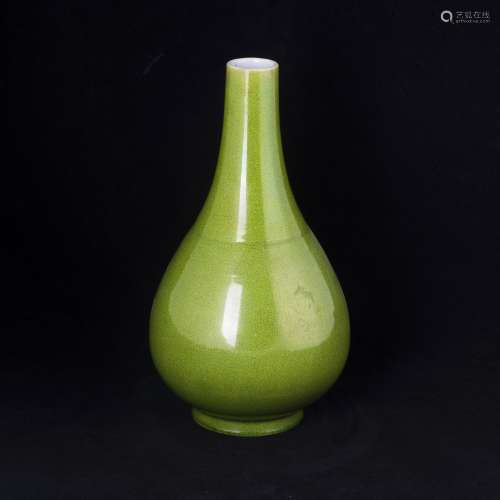 A CHINESE GREEN GLAZED VASE, WITH GUANGXU MARK
