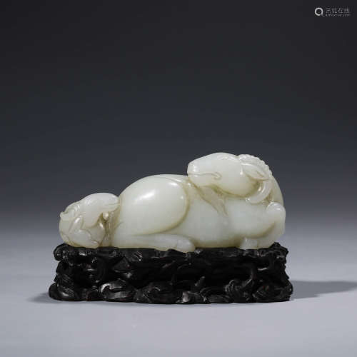 A Jade Carved Horse Ornament with Standing