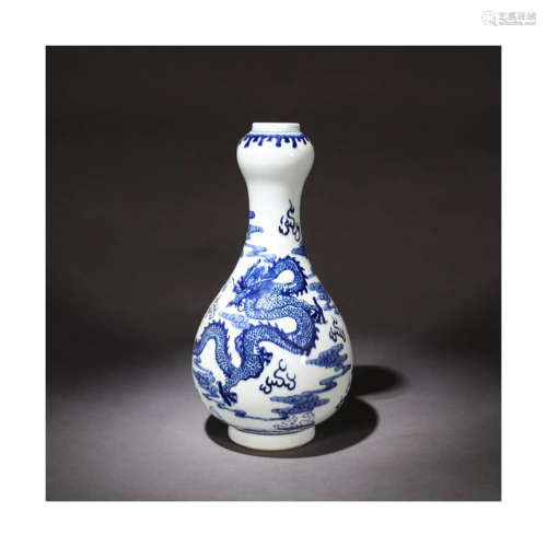 A Blue and White Dragon Pattern Porcelain Garlic-head Bottle