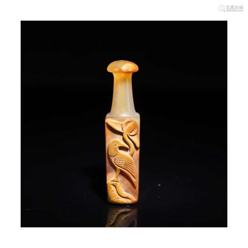 A Lotus and Magpie Carved Agate Cigarette Holder