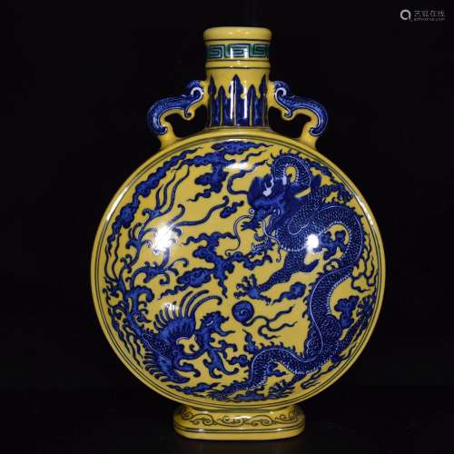 A Yellow Ground Blue and White Dragon&Phoenix Pattern Porcelain Oblate Vase