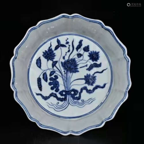 A Blue and White Dragon Pattern Porcelain Lotus Plate