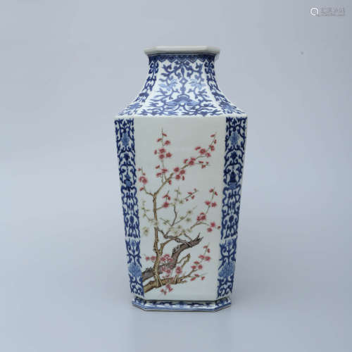 A Blue and White Famille Rose Floral Porcelain Octagonal Vase