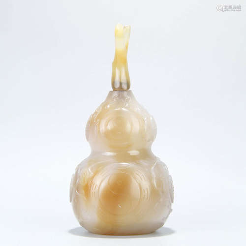 An Agate Gourd-shaped Snuff Bottle