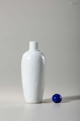 Chinese White Glazed Anhua Snuff Bottle