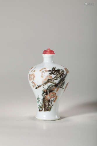 Chinese Famille Rose Snuff Bottle