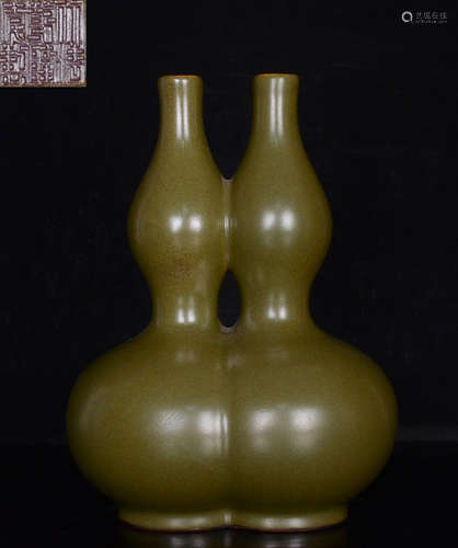 DAQINGQIANLONGNIANZHI MARK TEA DUST GLAZE GOURD VASE