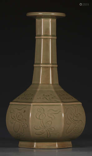 YUEYAO GLAZE CARVED VASE WITH FIGURE PATTERN