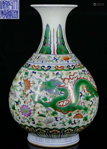 DAQINGQIANLONGNIANZHI MARK DOUCAI GLAZE VASE